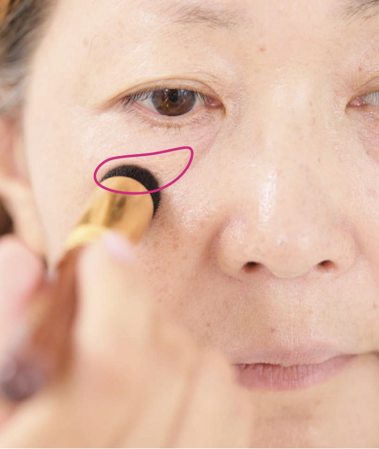 【60代からのシミ・肝斑・クマ】「隠そうとすればするほど老け見えします」ヘアメイク職人・化け子の神業を紹介（画像7）