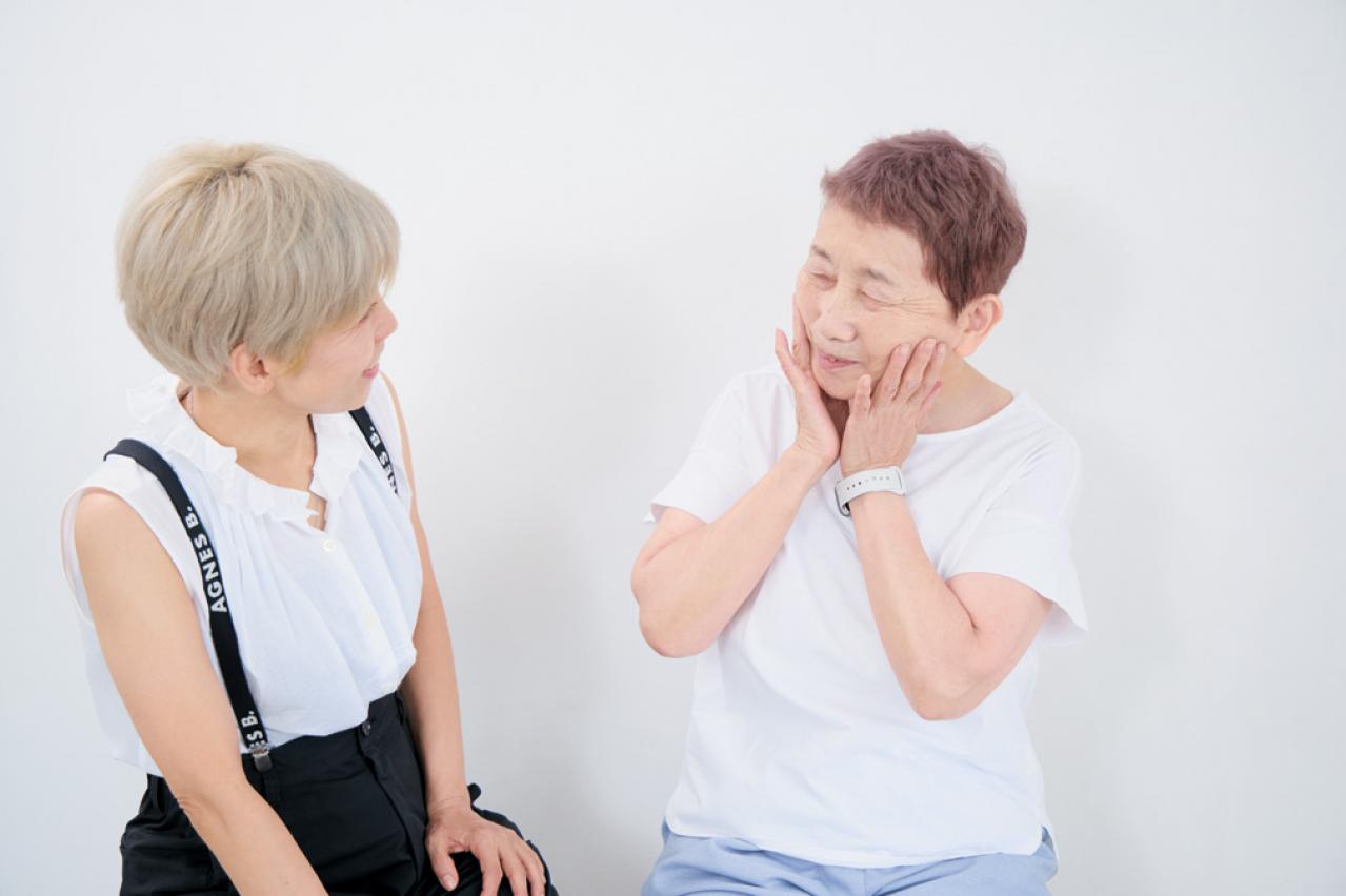 70代の【まぶたのたるみ】を補正する100均アイテムも！ ヘアメイク職人【化け子さん】おすすめ