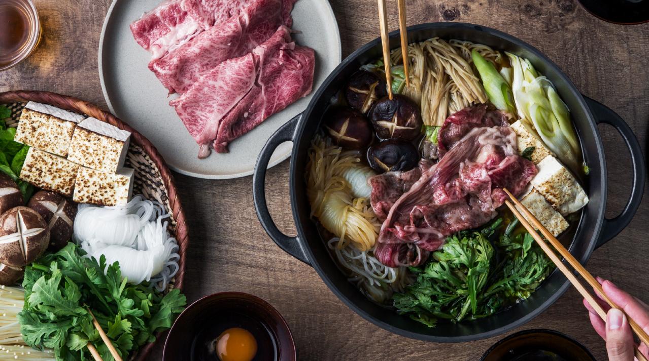 調理した鍋をそのまま食卓へ。冬場の鍋料理にもぴったり