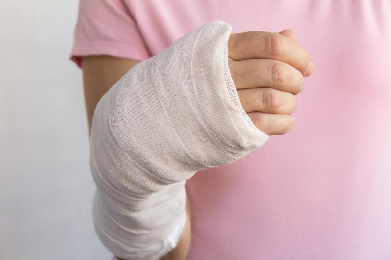 50歳を過ぎたら要注意！【骨粗しょう症】の予防法、治療法とは？