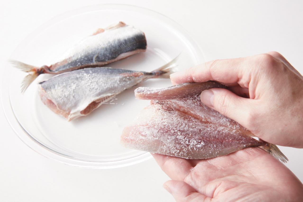 【あじ、鮭、さんまの簡単レシピ】まるで定食屋さんの味！絶品おかず3選「肉厚アジフライ」「秋鮭ザンギ」「さんまのみりんつけ焼き」（画像5）