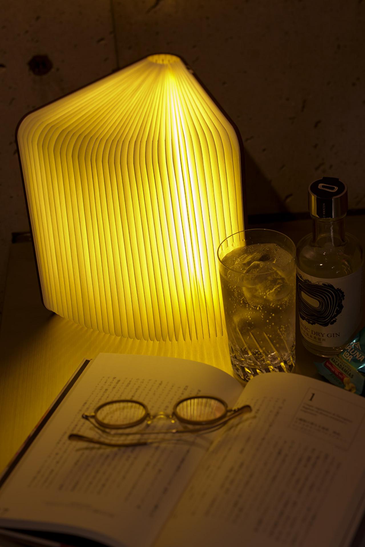 大人気のコードレス照明が登場！おしゃれな読書家が使っている”映える”インテリアとは？（画像2）