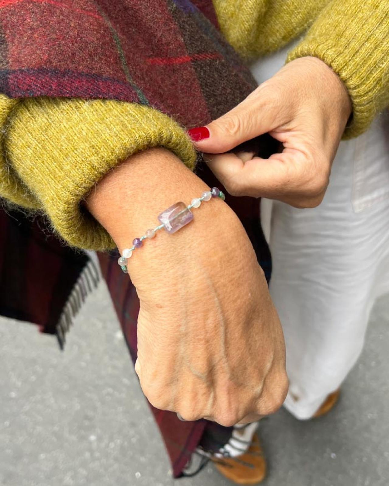 秋到来！パリで見かけた50代・60代のおしゃれマダムの着こなしスナップ【2選】（画像5）