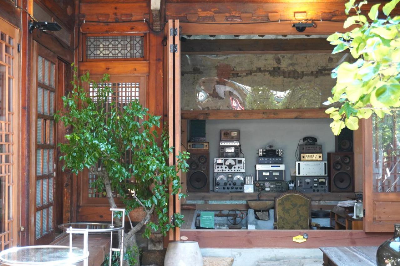 【ソウル・弘大】最新情報　風情たっぷりの韓屋カフェ。ラーメンコンビニや「梨泰院クラス」に登場した居酒屋も！【韓国旅行】  （画像2）