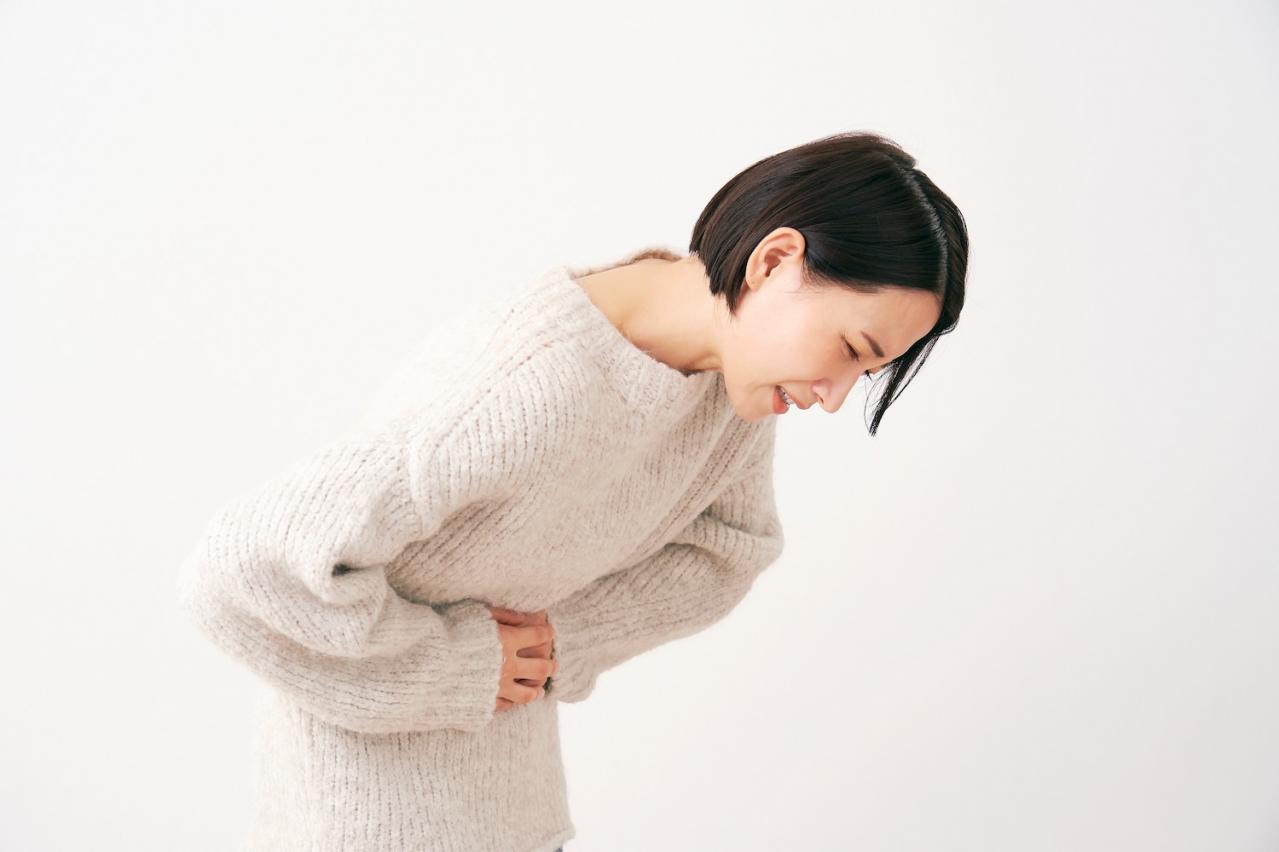 右肋骨下の激痛は要注意！食中毒に似た症状の【急性胆のう炎】予防と治療方法まとめ