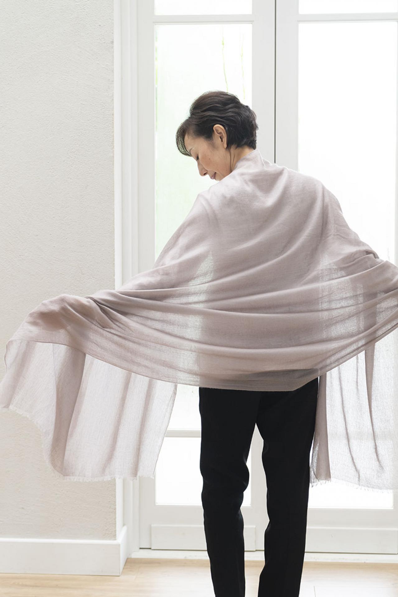 スタッフ「私も買いたい！」の声多数【ストール＆セーター】極上の肌触り・体型カバーも可能（画像8）