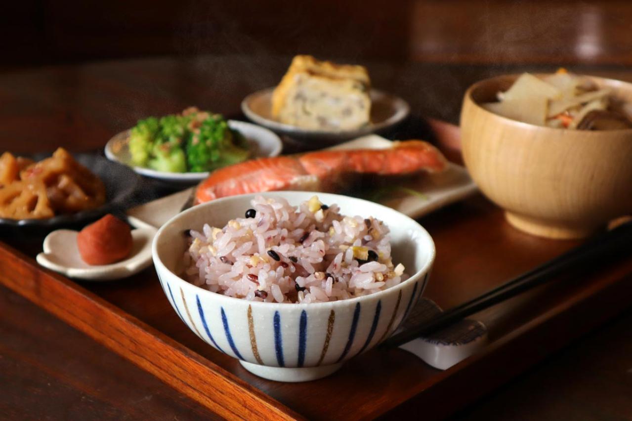 洗わずそのまま炊飯器へ！グルテンフリーの雑穀米【料理家の人気のお取り寄せ】しぼりたての牛乳も