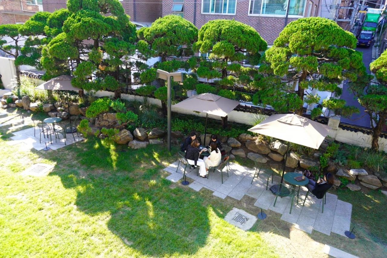 東大門の近くにオープン【スターバックスのラウンジカフェ】は韓ドラの邸宅のよう！【東大門】の街の様子もレポート（画像10）