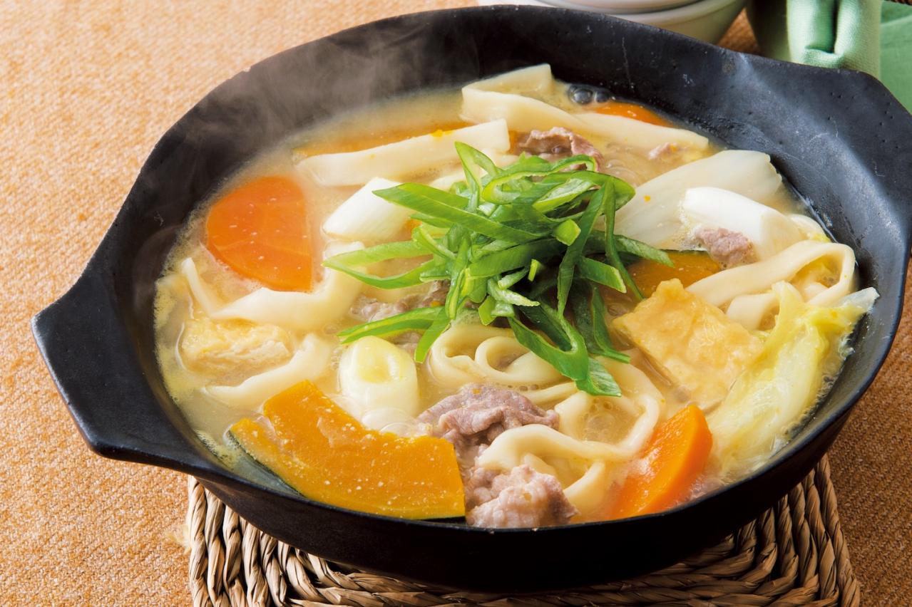 体が芯からあたたまる【肉と野菜のご当地鍋レシピ】2選「きりたんぽ鍋」「ほうとう」