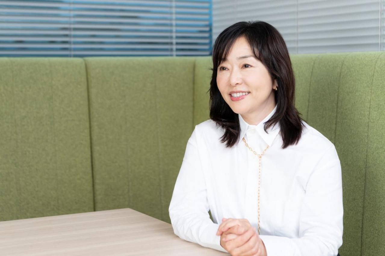 可愛すぎる【奇跡の67歳】20代・30代の動画制作チームと円滑に働くために「昔話はしません」