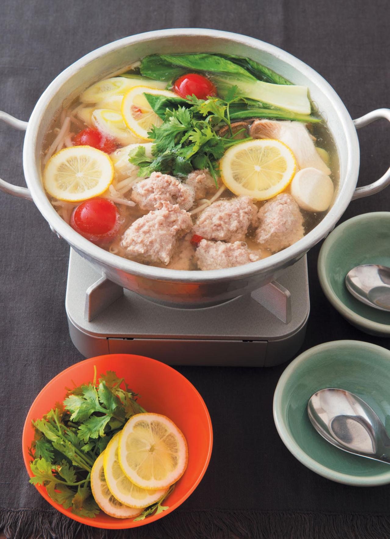 タイ風、韓国風鍋が自宅で手軽にできる【鶏肉のアジアン鍋レシピ】2選「鶏団子鍋」「タッカンマリ風鍋」（画像2）