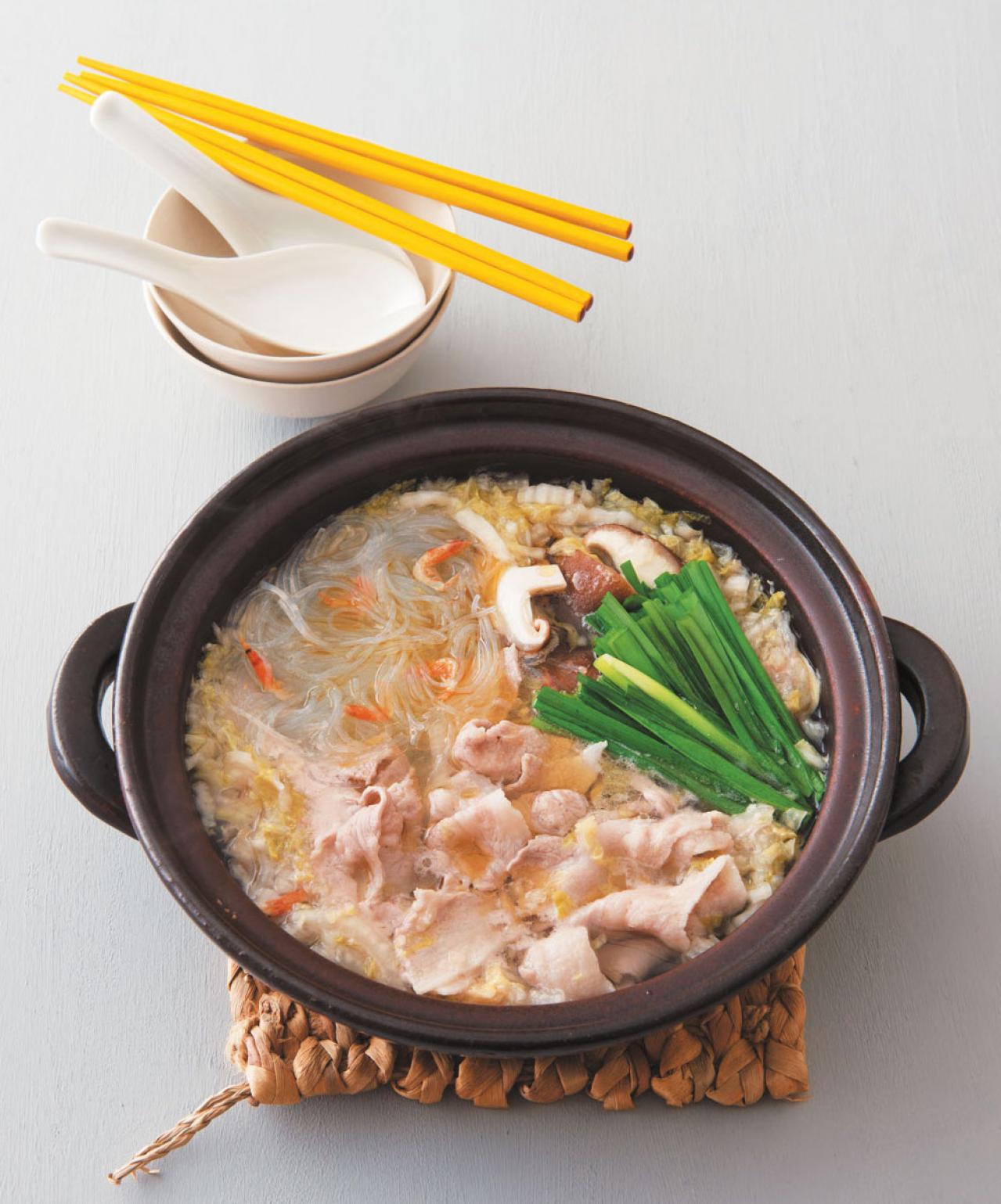 台湾、中国で人気の味をおうちで再現！【豚肉のアジアン鍋レシピ】2選「発酵白菜鍋」「火鍋」（画像2）