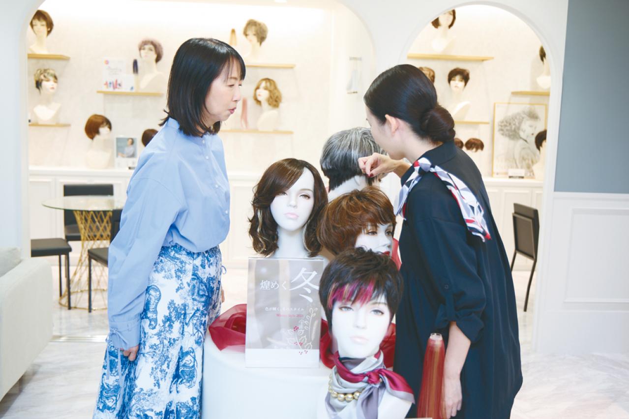 「ウィッグってどうなの？」白髪が気になる64歳・ゆうゆうモデルが【フルウィッグ】に挑戦してみた！（画像5）