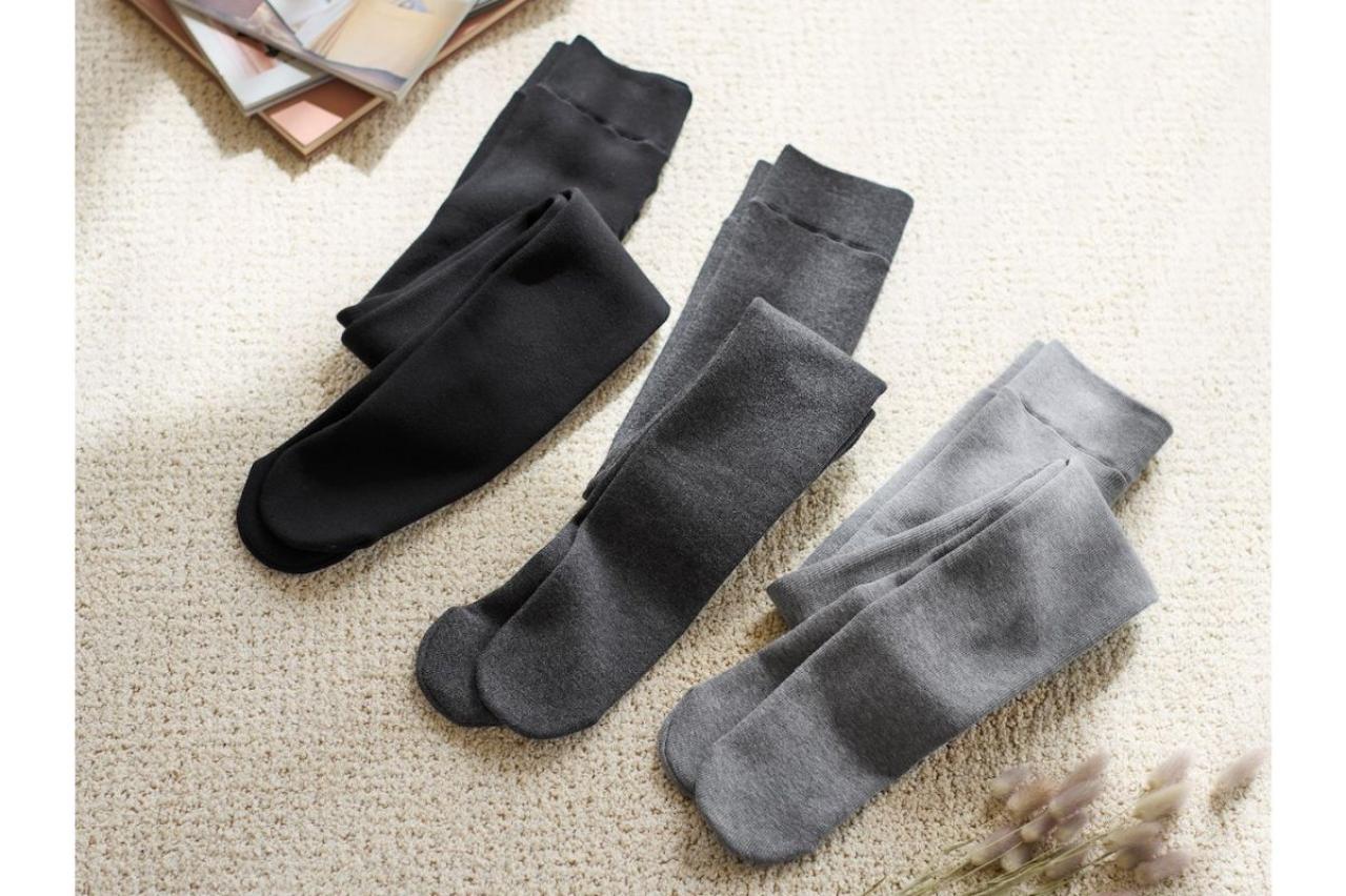 毛布のように暖かく、着膨れしにくい「モフコンフォート 裏起毛リブタイツ」が【アツギ】からオンライン限定発売