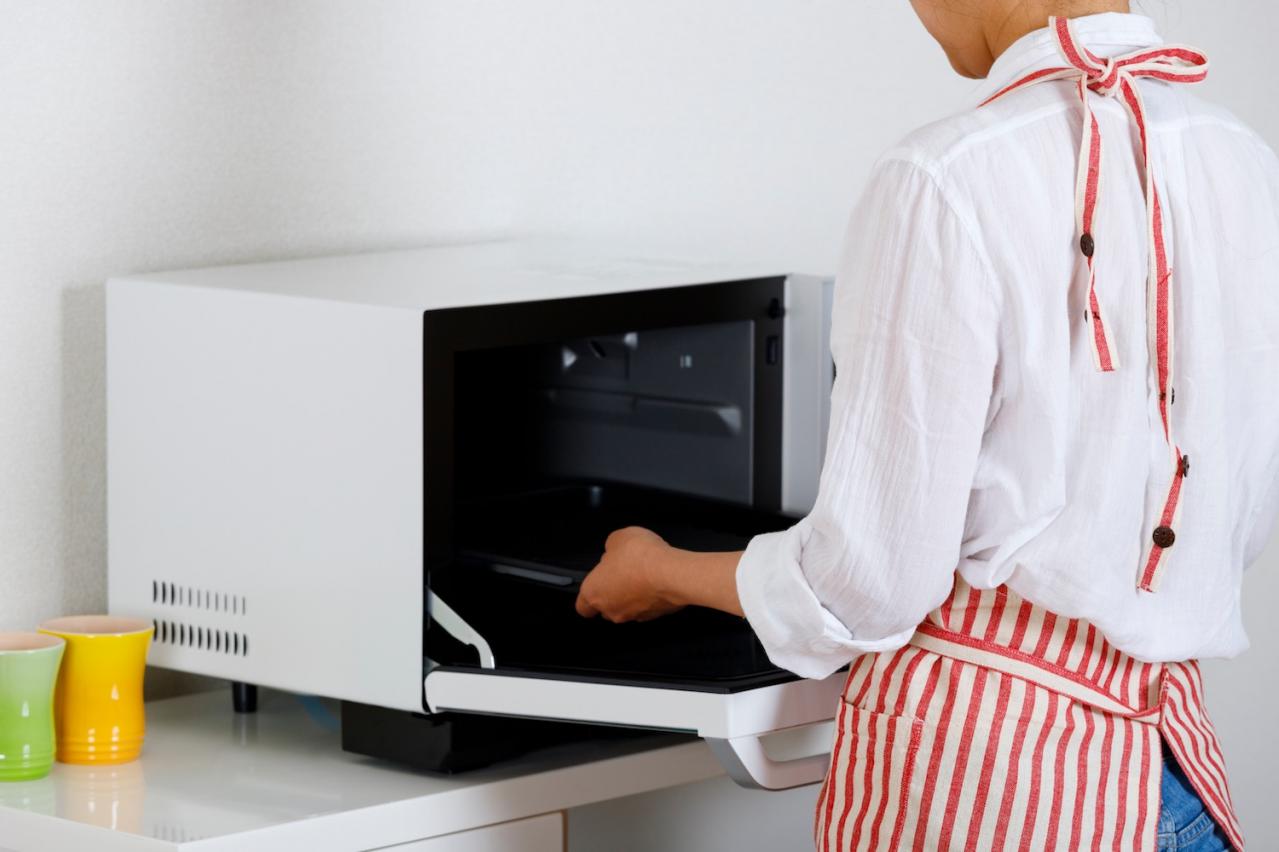 プロ直伝【電子レンジと冷蔵庫の掃除術】疲れずピカピカにするコツはこれ！