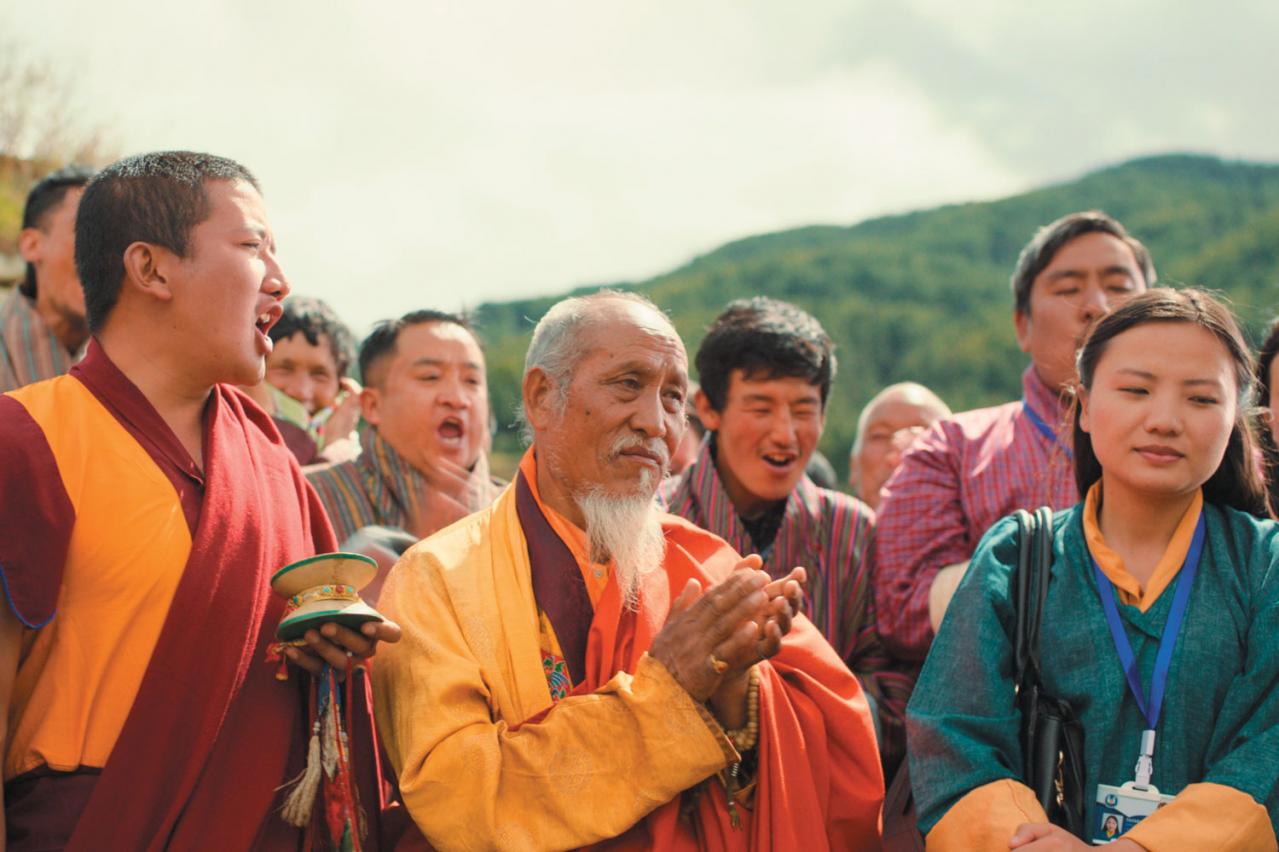 白髪のお坊さん、ブータンで初の「選挙」に挑む！『お坊さまと鉄砲』【中野翠のCINEMAコラム】（画像2）