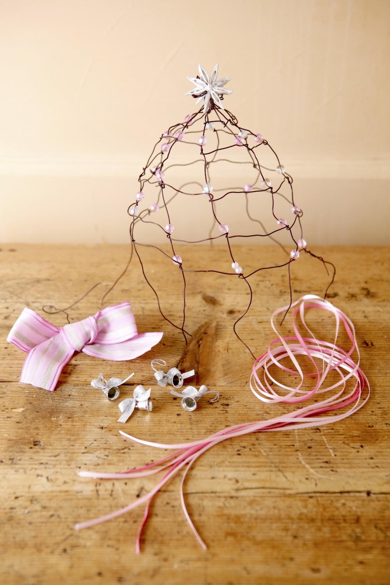 卓上を彩る【ハーブのミニクリスマスツリー】ラヴェンダー、ルーの苗を使って簡単！（画像5）