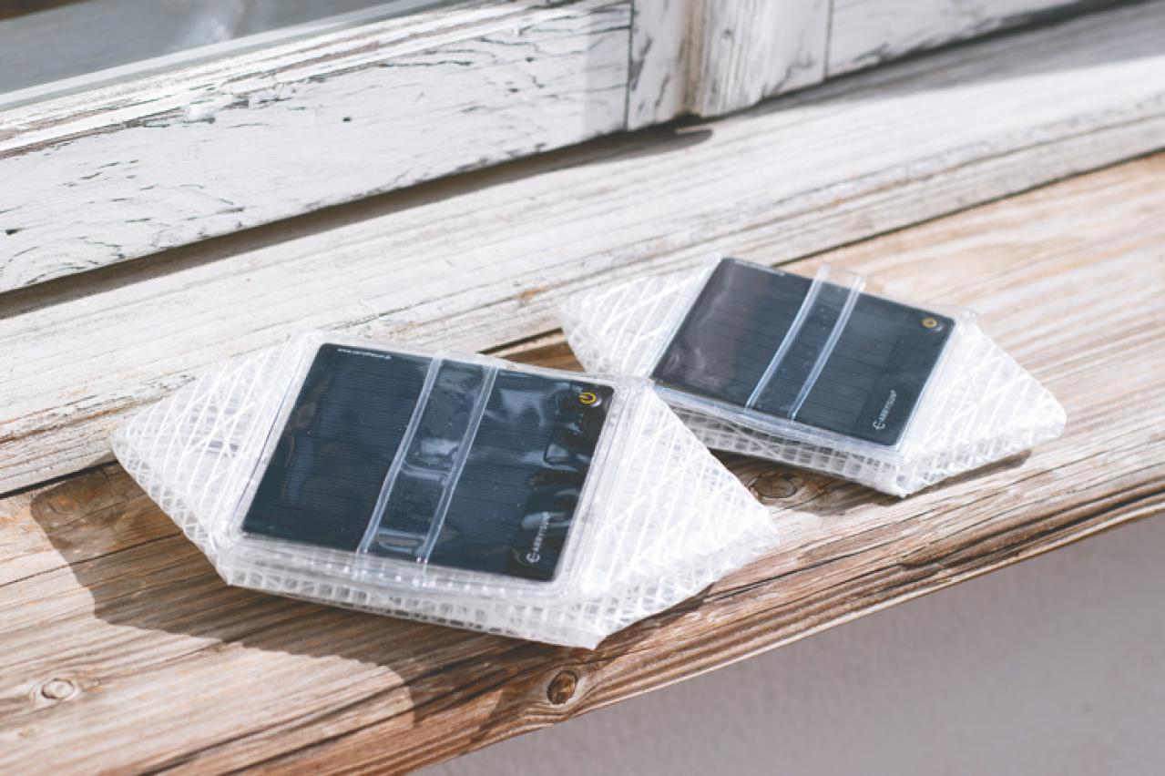 【おしゃれな防災グッズ】毎日の暮らしでも大活躍！どこでも使えるソーラーランタン（画像3）