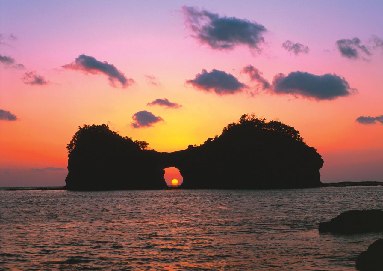 黄昏時、茜色に染まる【海の絶景】3選。一度は行くべきスポットを旅のプロが厳選（画像8）