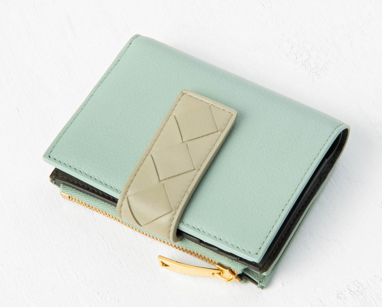 人気スタイリストはどう選ぶ？【スタイリスト愛用の財布】ブランドは？中身も拝見！（画像3）