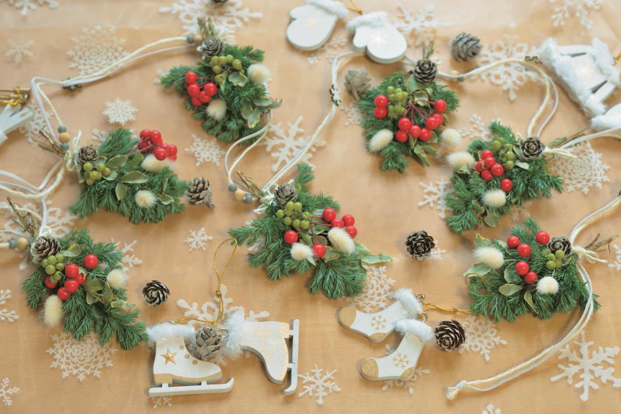 【花の間違い探し】「クリスマス飾り」の2つの写真に5つのちがいが。さて、どこ？（画像3）