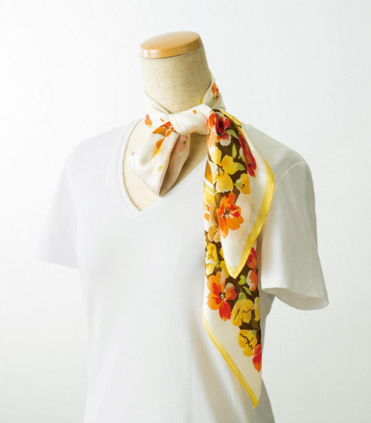 スカーフの巻き方で顔まわり華やかに！「リボン結び」と「シングルリボン」の簡単テクニック（画像10）