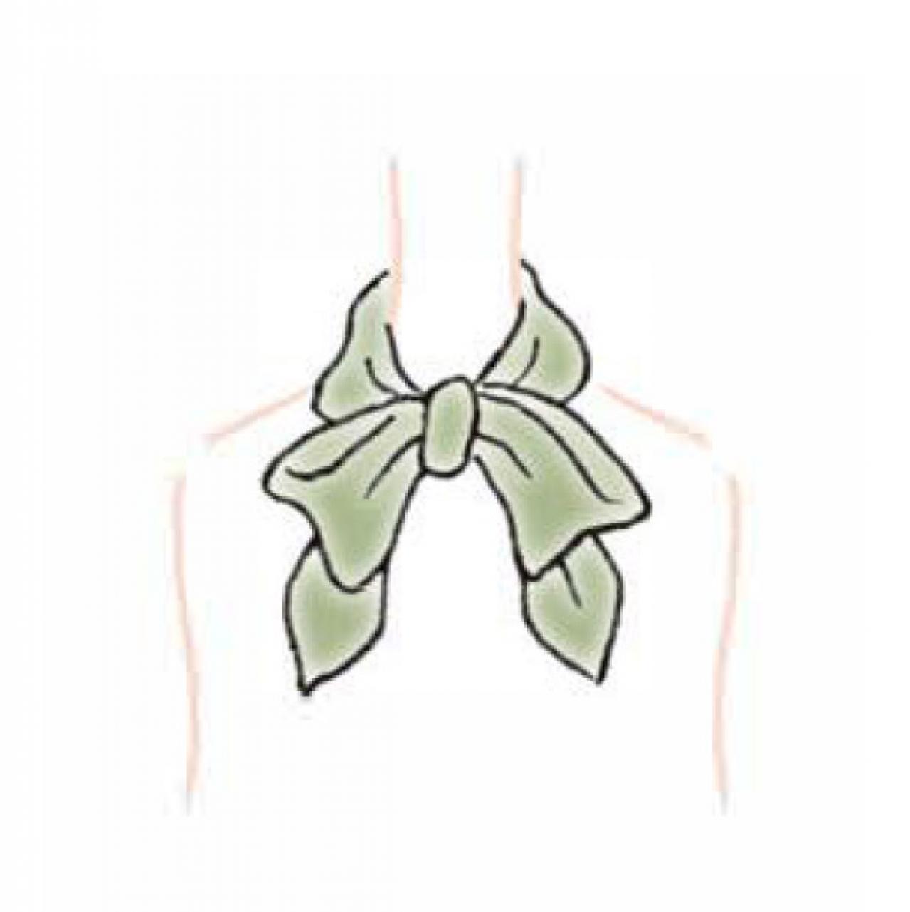 スカーフの巻き方で顔まわり華やかに！「リボン結び」と「シングルリボン」の簡単テクニック（画像9）