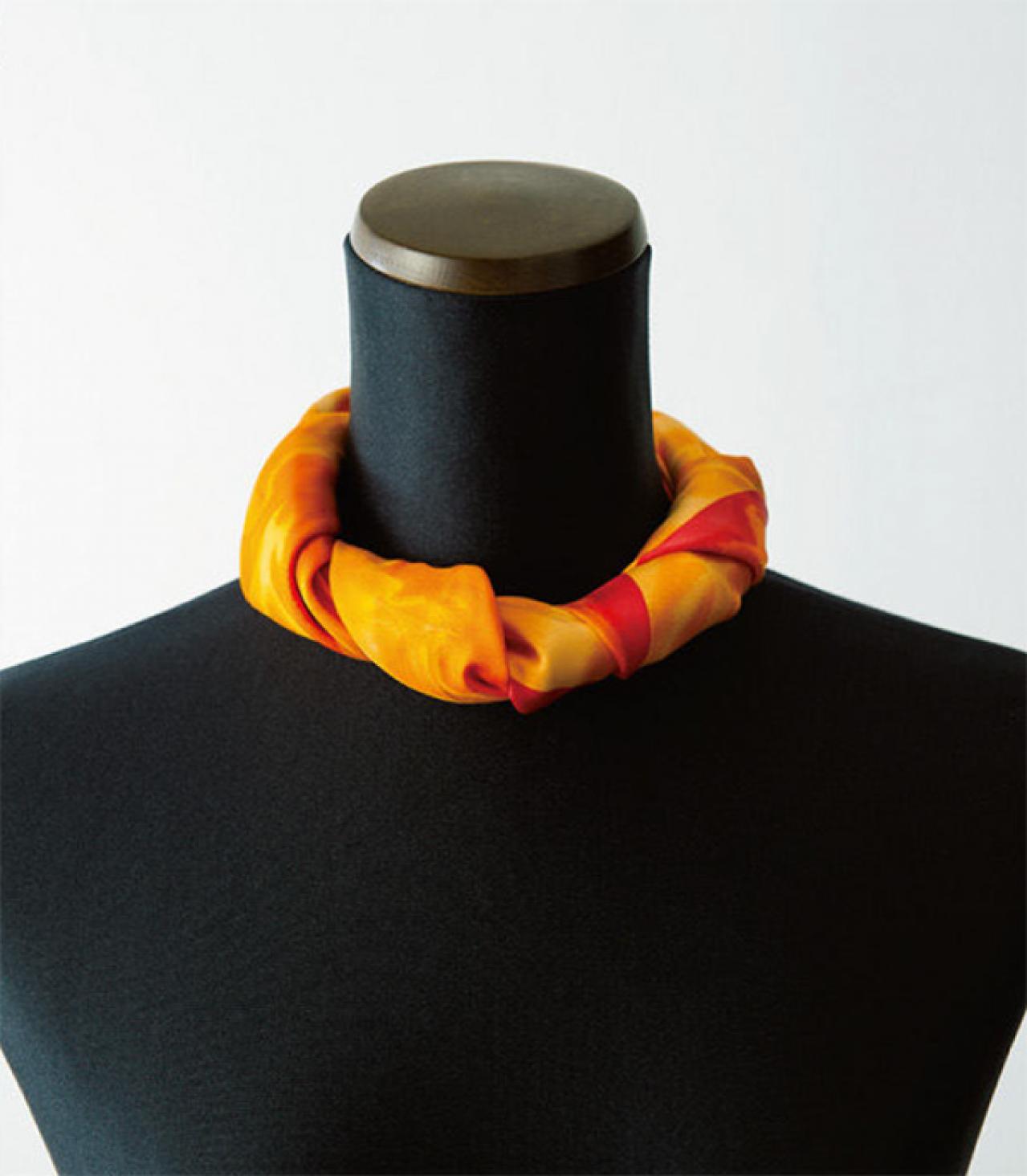 「センスがいいですね」と言われる【定番スカーフの巻き方2選】「スタイリッシュ プリーツ」と「チョーカー結び」（画像10）