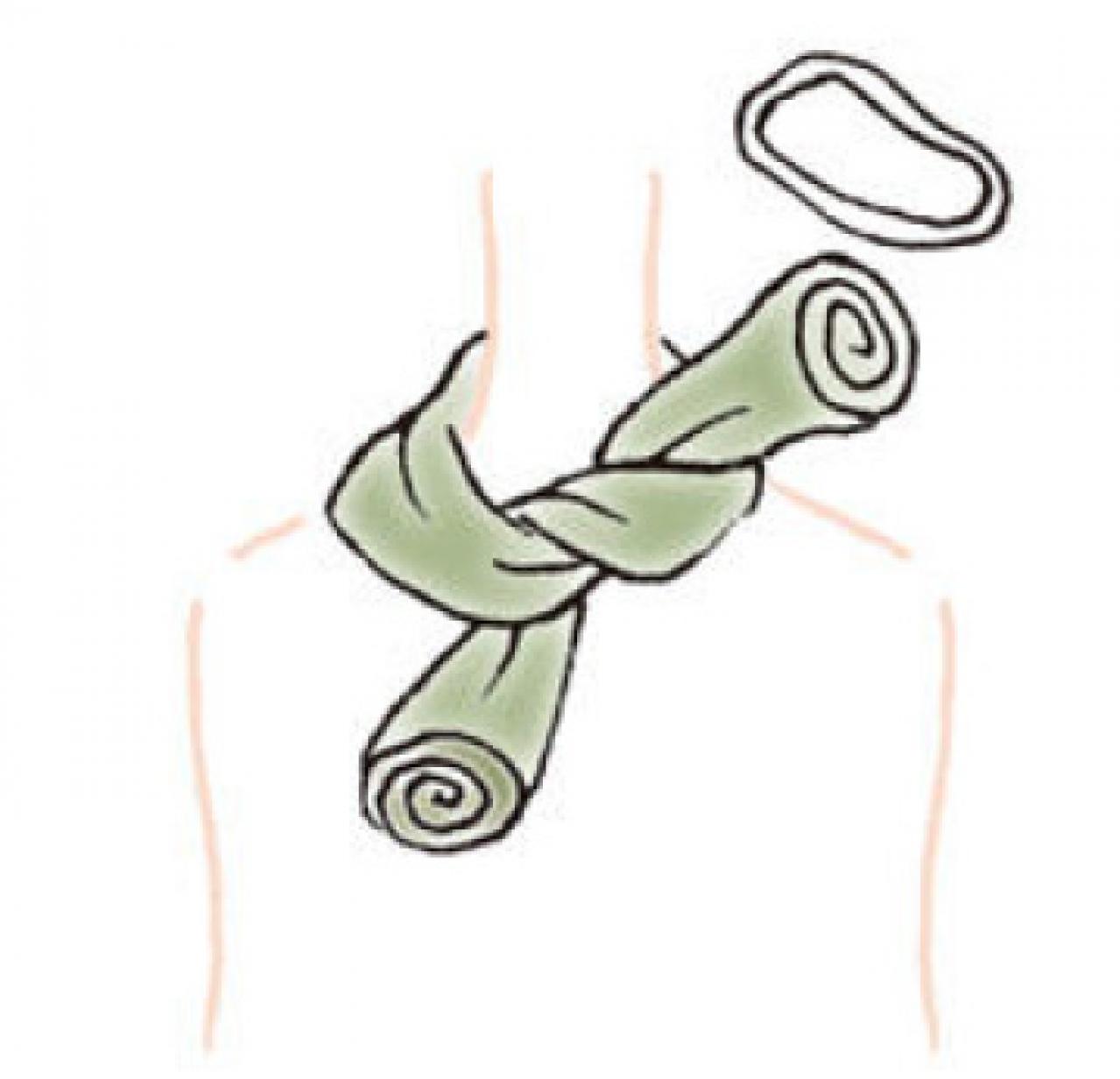 【スカーフの巻き方2選】ジャケットに合う！「チェーン チョーカー」と「ローズ結び」（画像15）