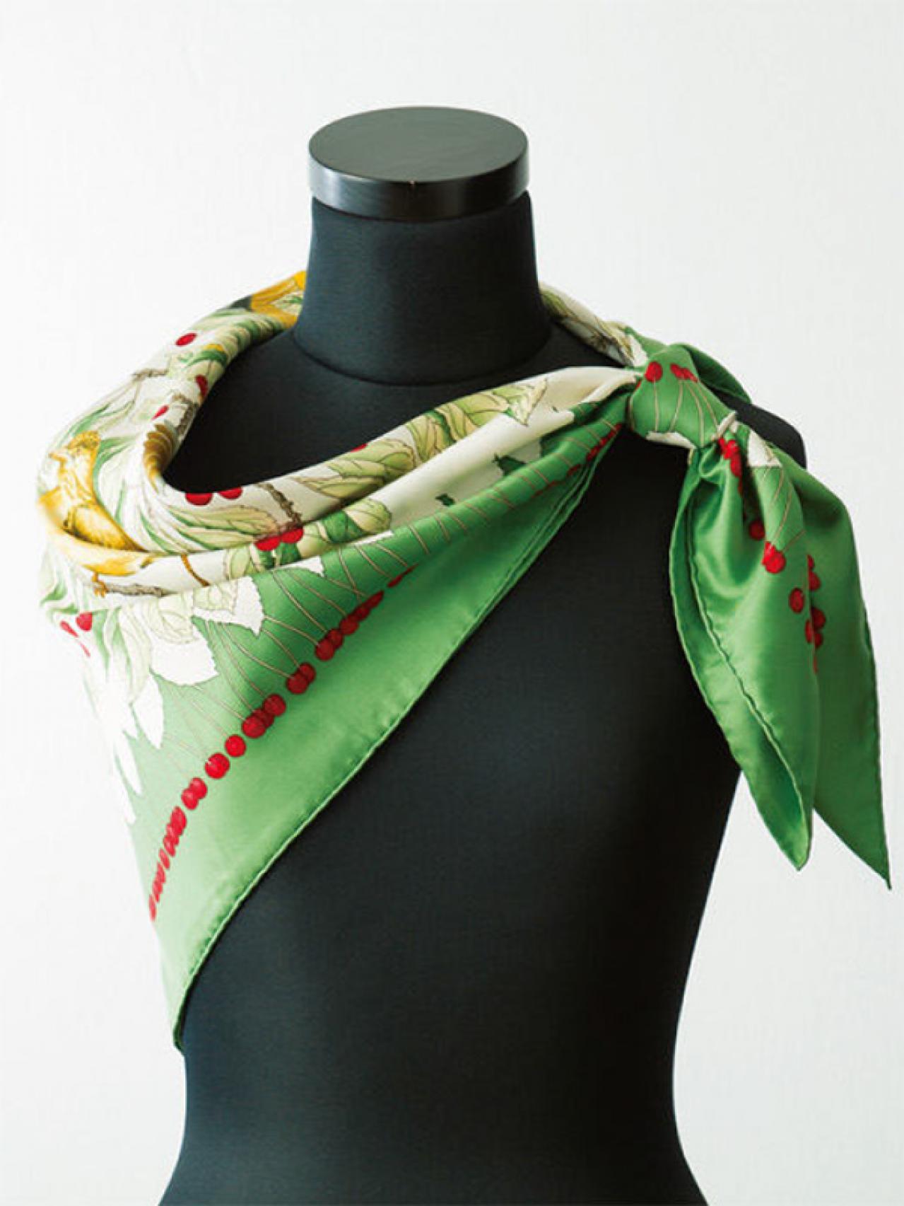 ガラリと雰囲気が変わる！【定番スカーフの巻き方2選】「2重ループノット」と「トライアングル」（画像11）