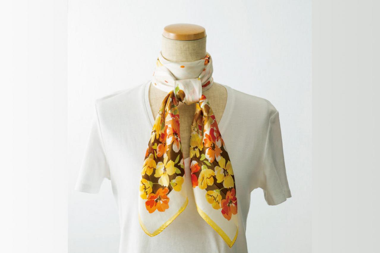 きちんとした人に見える【スカーフの巻き方】柄も生かせる「ネックタイト」
