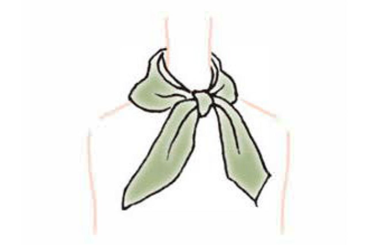 ガラリと雰囲気が変わる！【定番スカーフの巻き方2選】「2重ループノット」と「トライアングル」（画像10）