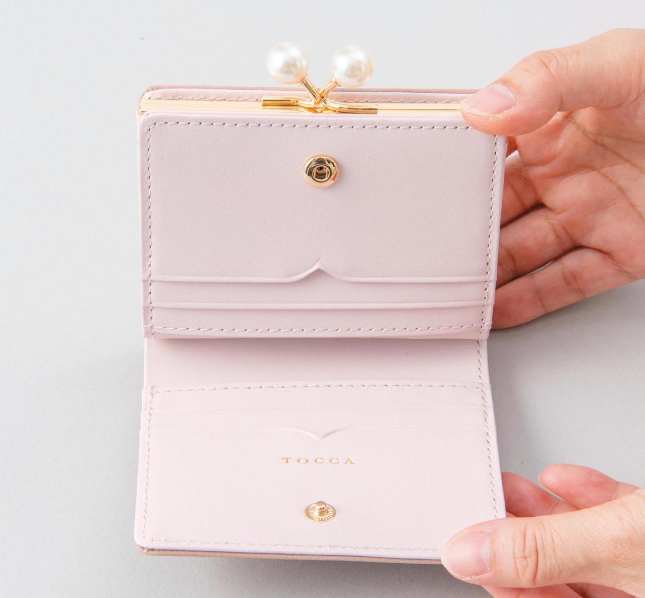 コンパクトで機能的な【二つ折り財布】5選。2025年に買いたいのはコレ！（画像6）