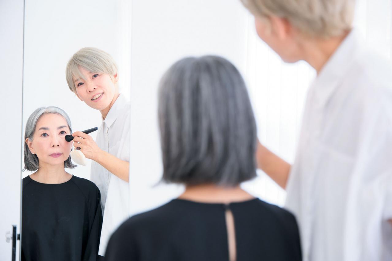 ヘアメイク職人・化け子さんと考える【グレイヘアに似合うメイク】とは？（画像4）