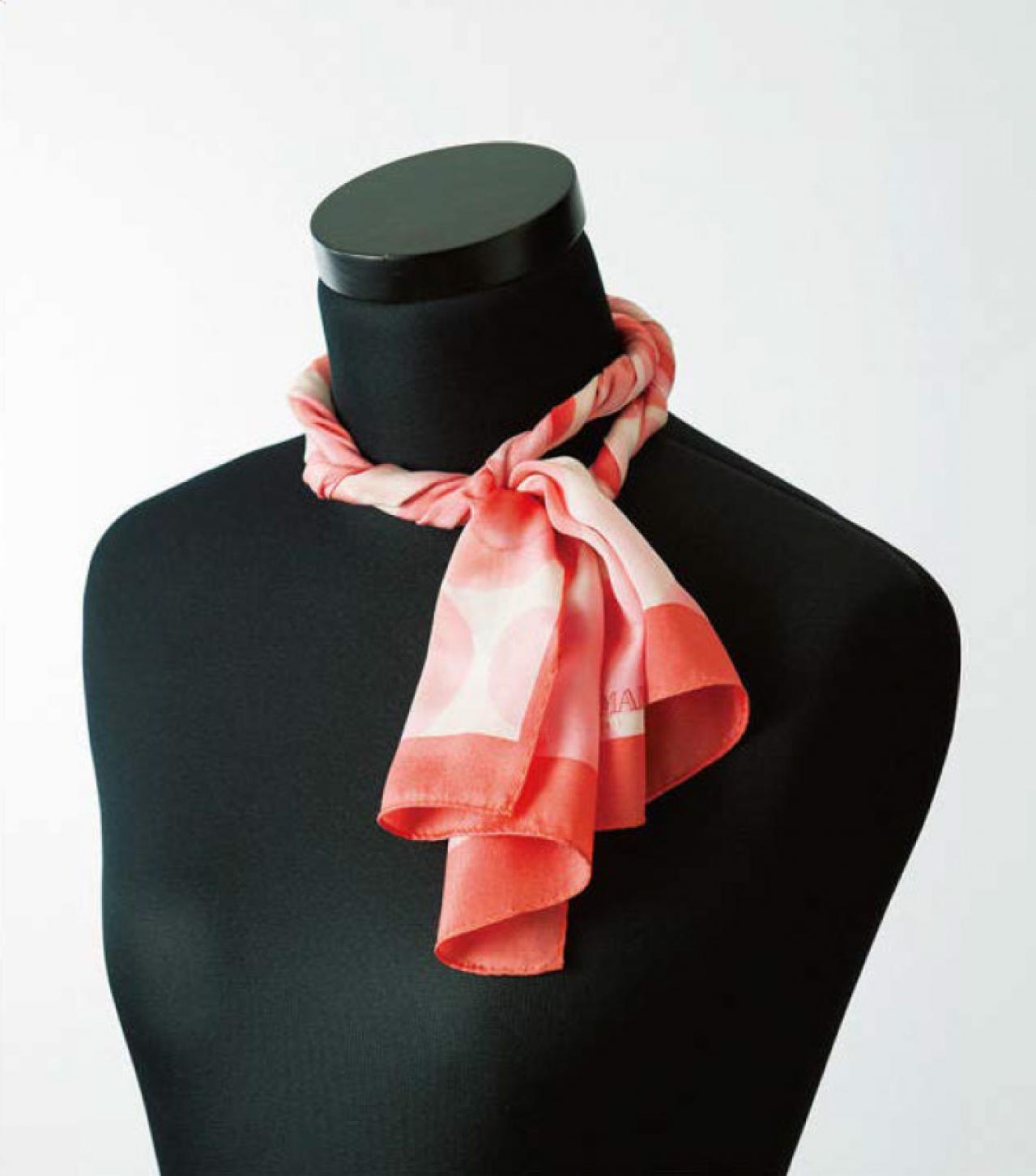 初心者でも簡単！【ロングスカーフの巻き方2選】「ひと結び」と「ツイストループ」で個性的に（画像9）