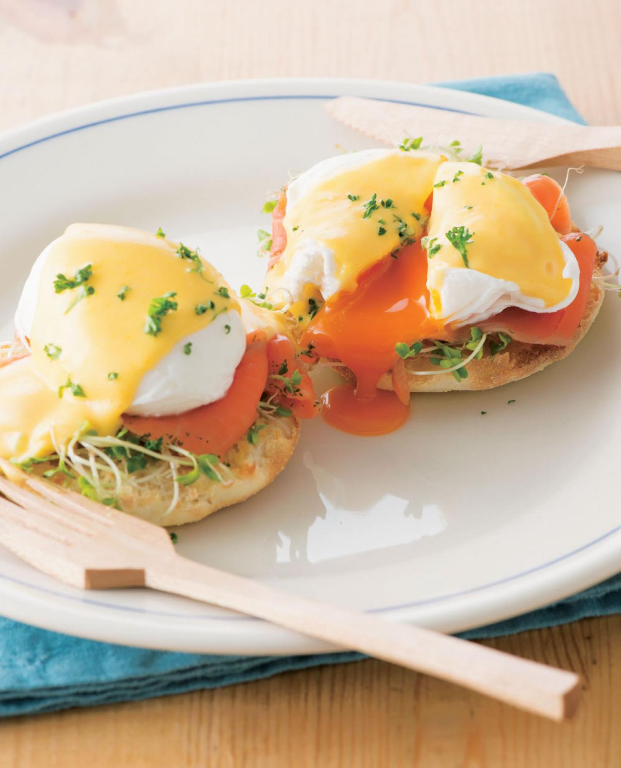 【卵料理のコツ】「ポーチドエッグ」をうまく作るには？ 絶品「エッグベネディクト」レシピも公開（画像4）