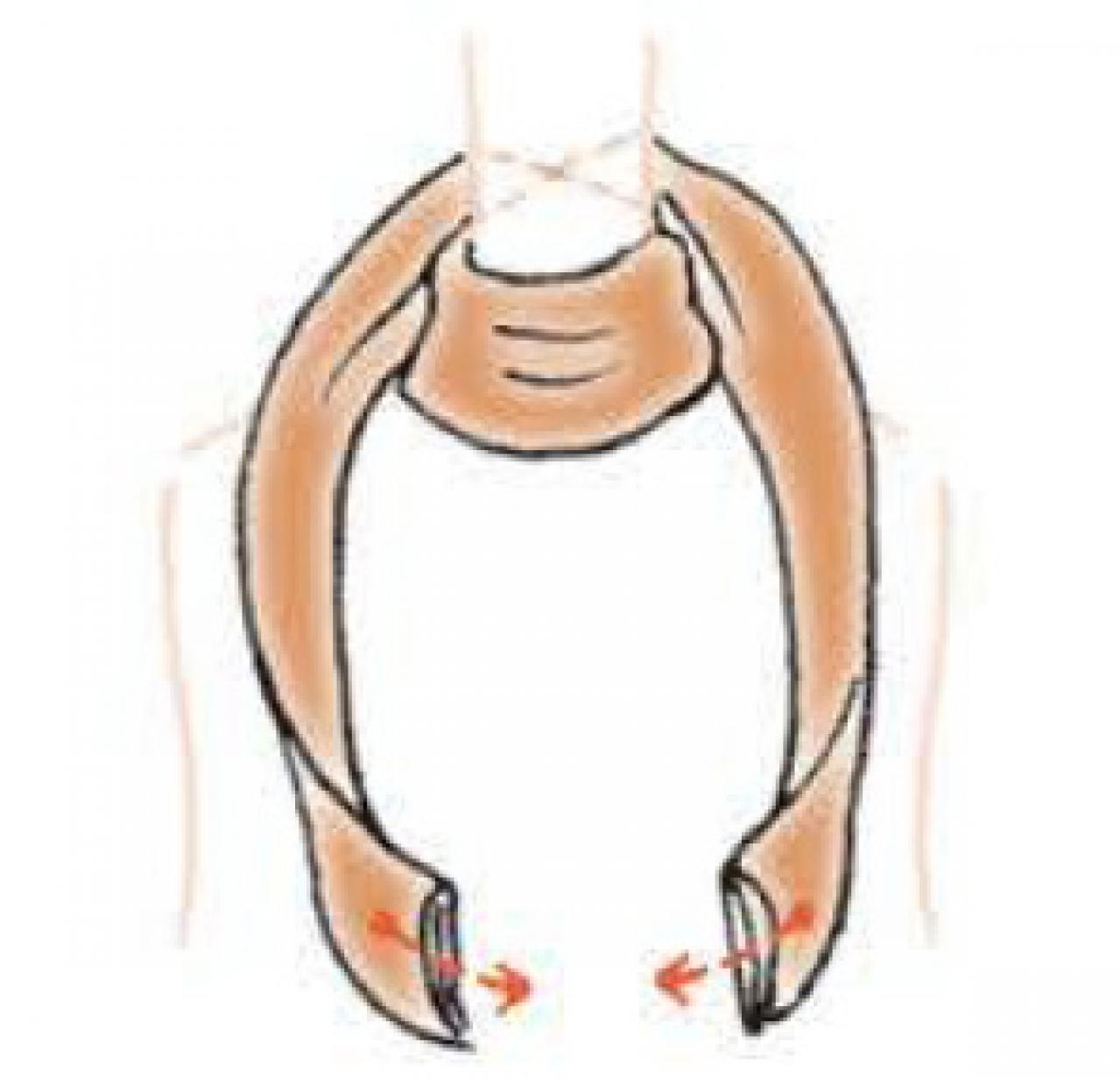 可愛すぎない【ロングスカーフの巻き方2選】スタイリッシュな「リボン結び」とクールな「トリプルテイル」（画像11）