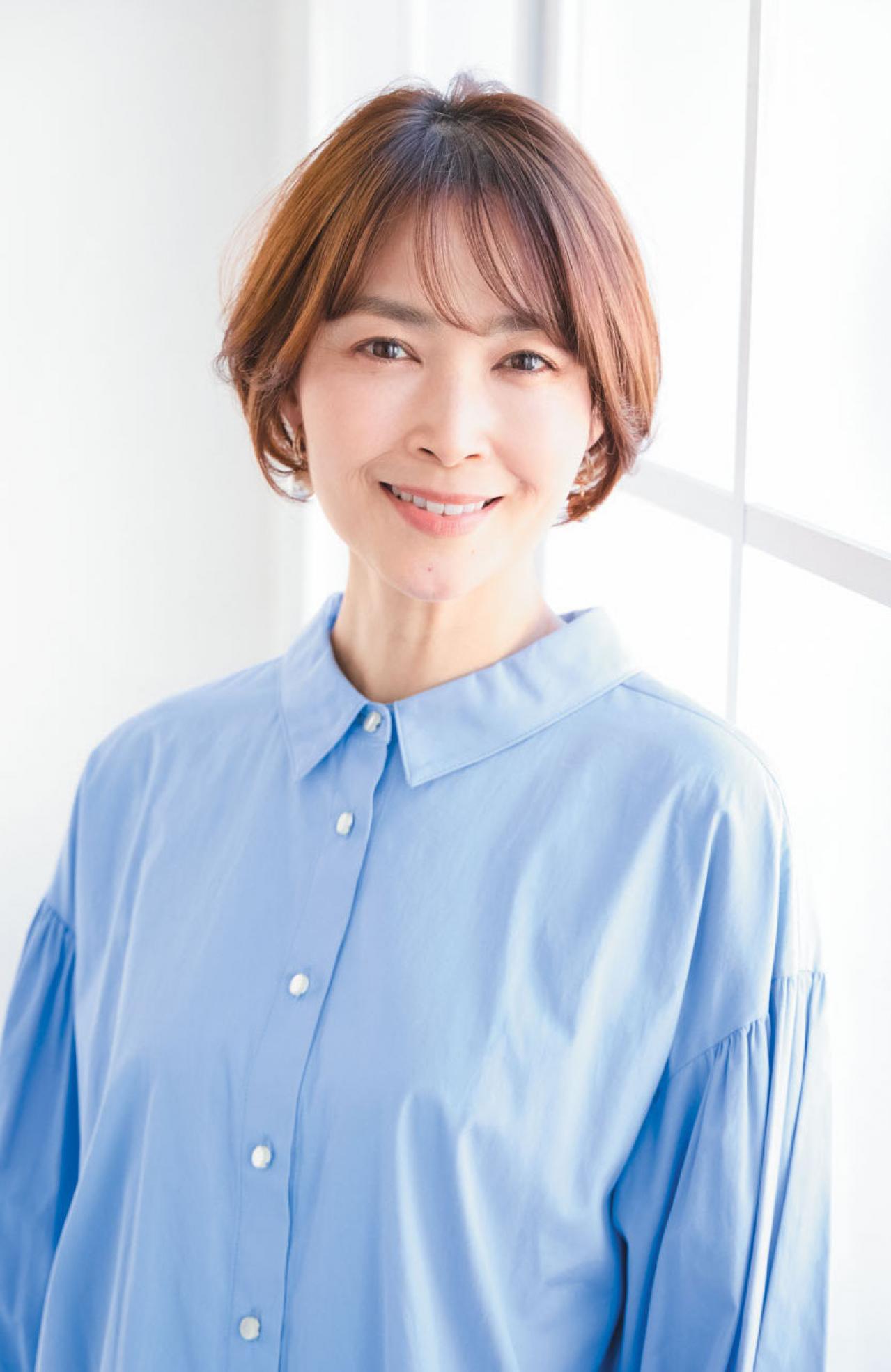 【50代】2025年最旬のショートスタイル「お悩みも解決！」うねるクセも生かせるスタイリングのコツ（画像2）