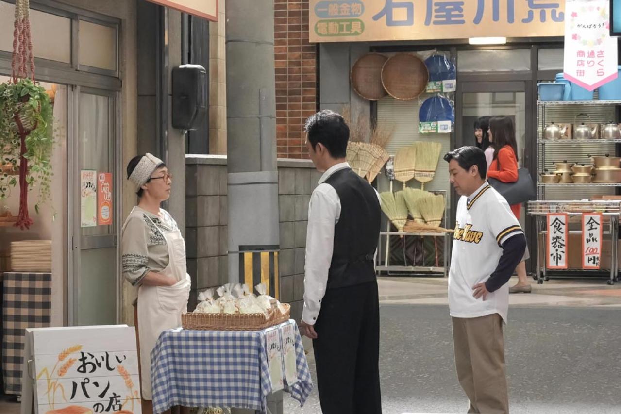 お墓でまさかのダブルピース！ナベべ（緒方直人）満面の笑顔になごまされた【おむすび】（画像2）