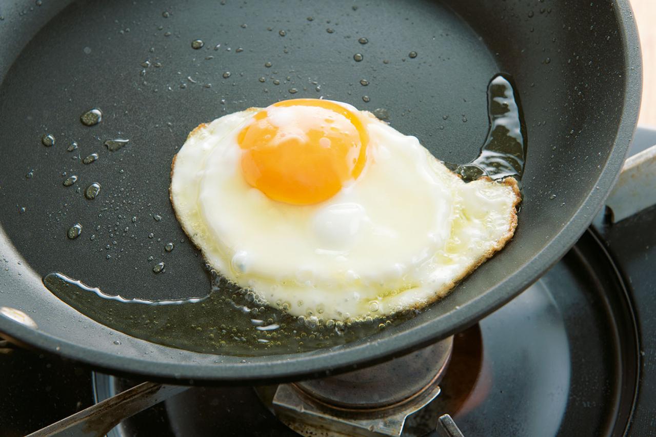 理想の「目玉焼き」を作るには？ シンプル＆おいしい丼レシピも紹介【卵料理のコツ】（画像2）
