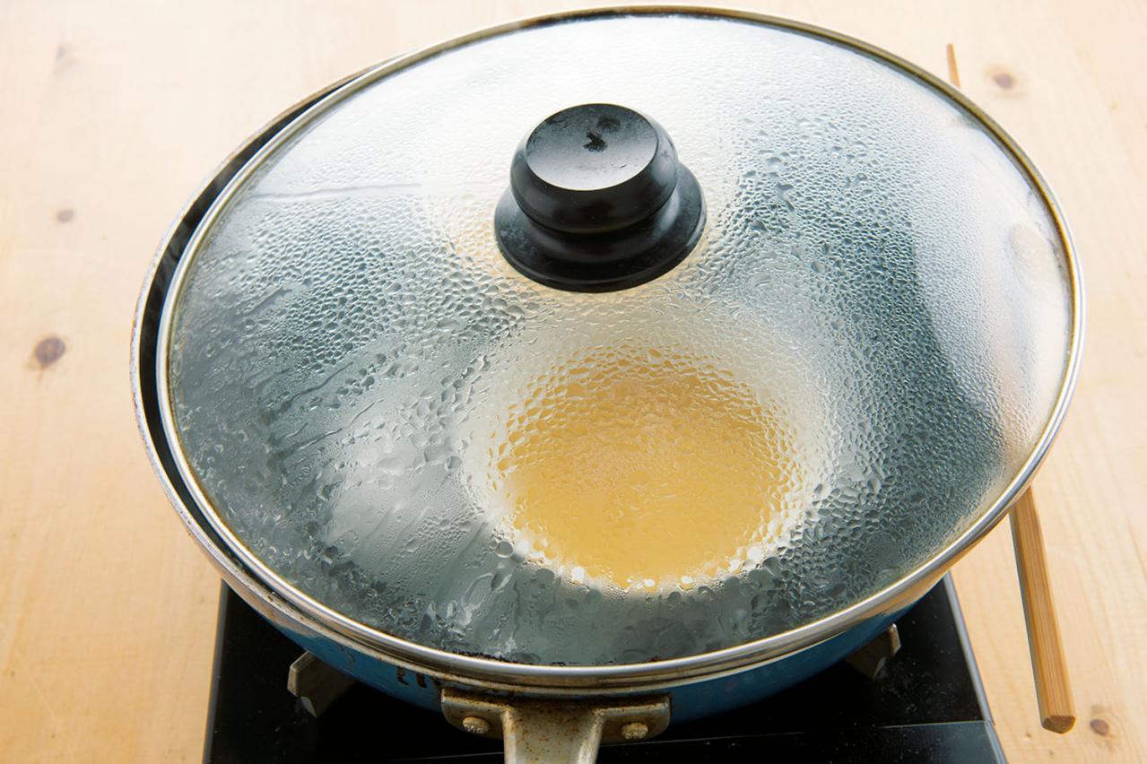フライパンで簡単！とろとろプルンッ！「茶碗蒸し」の作り方とは？【卵料理のコツ】（画像3）