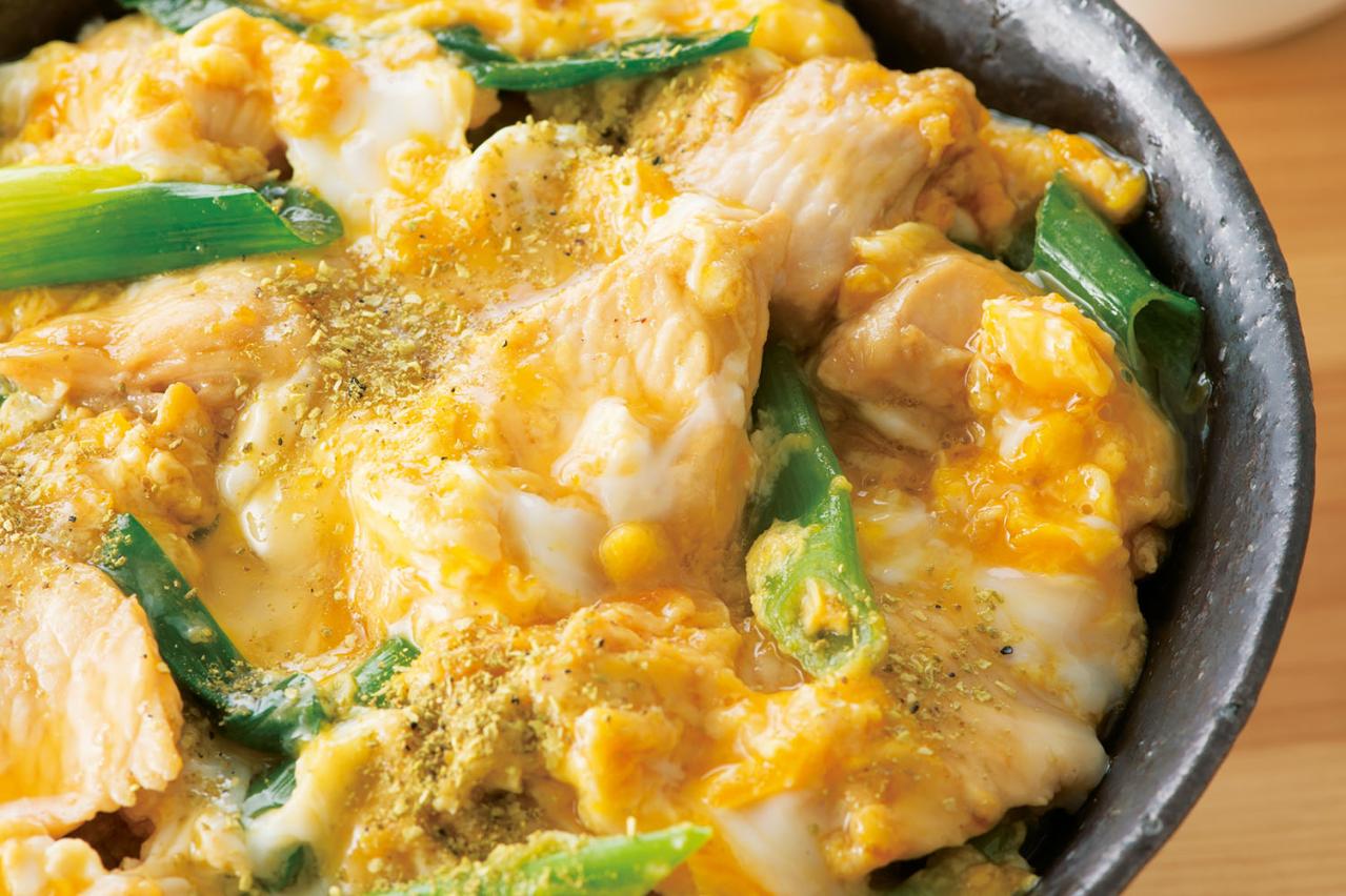 初心者でも半熟トロトロにしてお店の味わいに「トマたま」と「親子丼」のレシピ【卵料理のコツ】