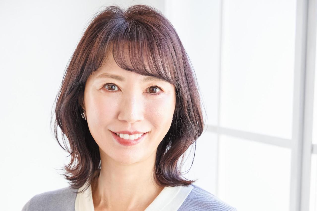 【50代からのミディアムヘア】ひし形シルエット＋外ハネで今っぽく！2025年最旬ヘアスタイル2選