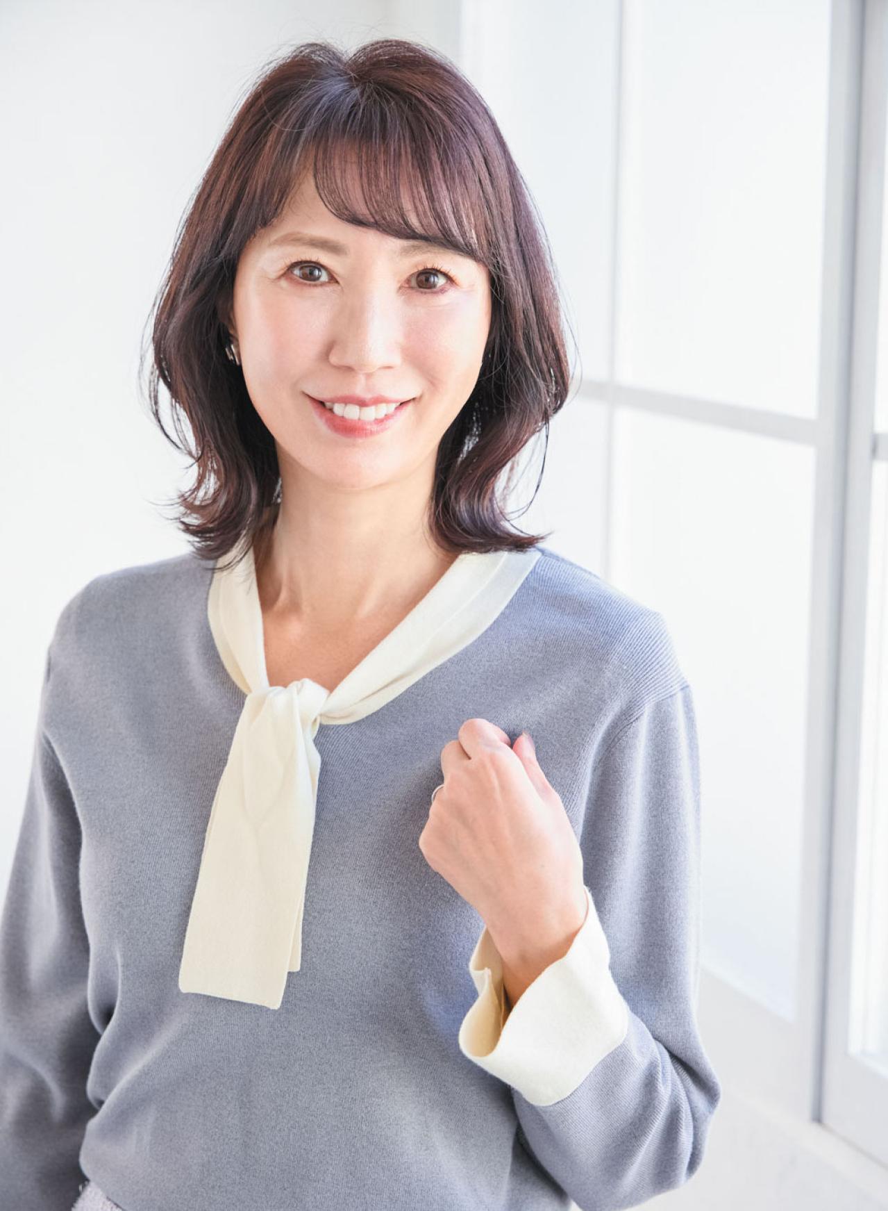 【50代からのミディアムヘア】ひし形シルエット＋外ハネで今っぽく！2025年最旬ヘアスタイル2選（画像7）