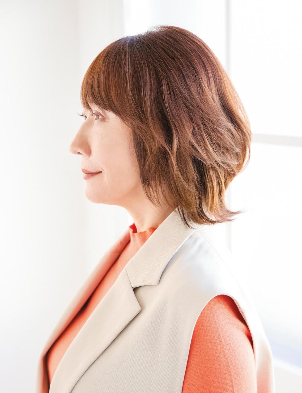 【50代からのミディアムヘア】ひし形シルエット＋外ハネで今っぽく！2025年最旬ヘアスタイル2選（画像3）