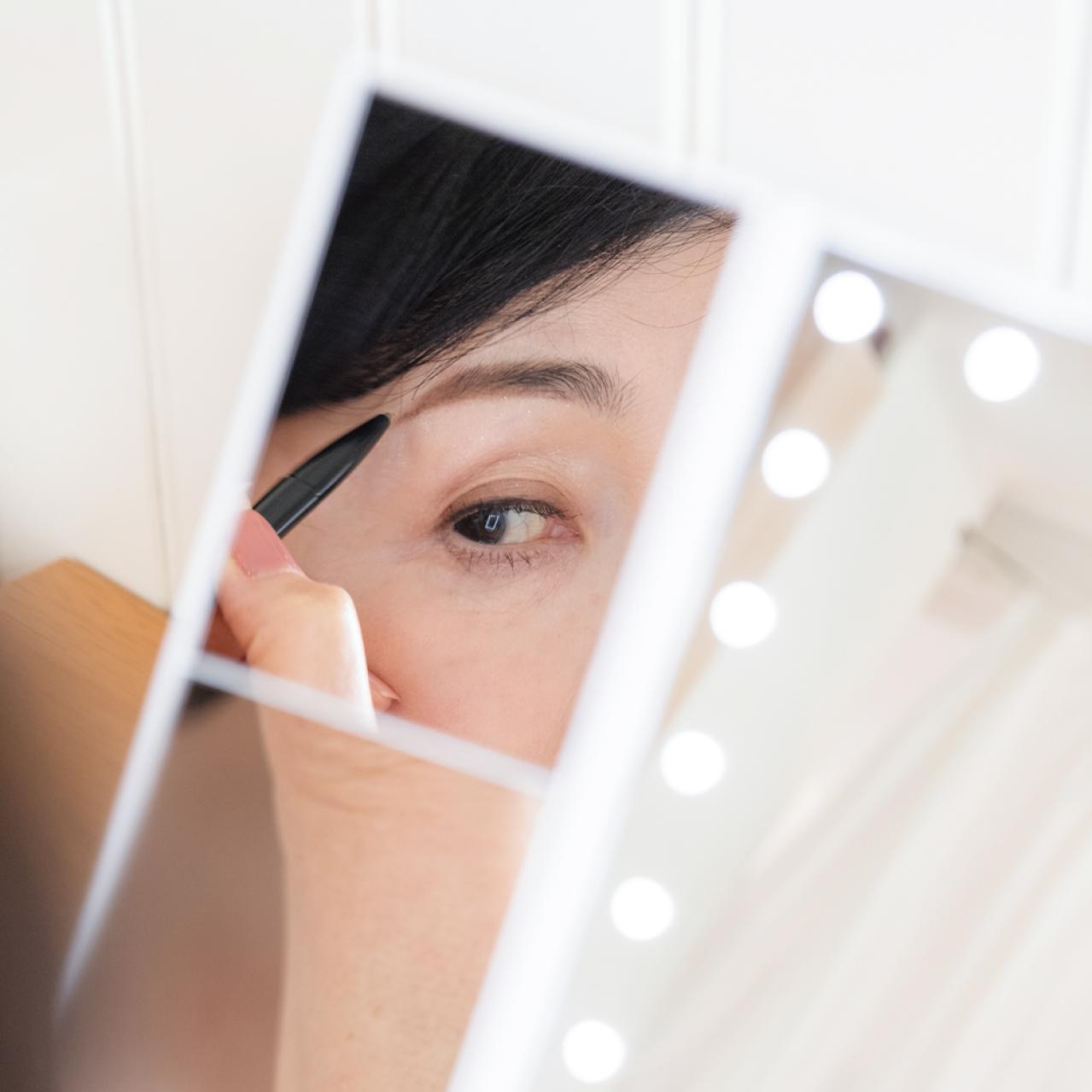 「最近近くが見えづらくなってきた…」人もメイクに困らない！便利すぎる「照明つき卓上三面鏡」とは？（画像7）