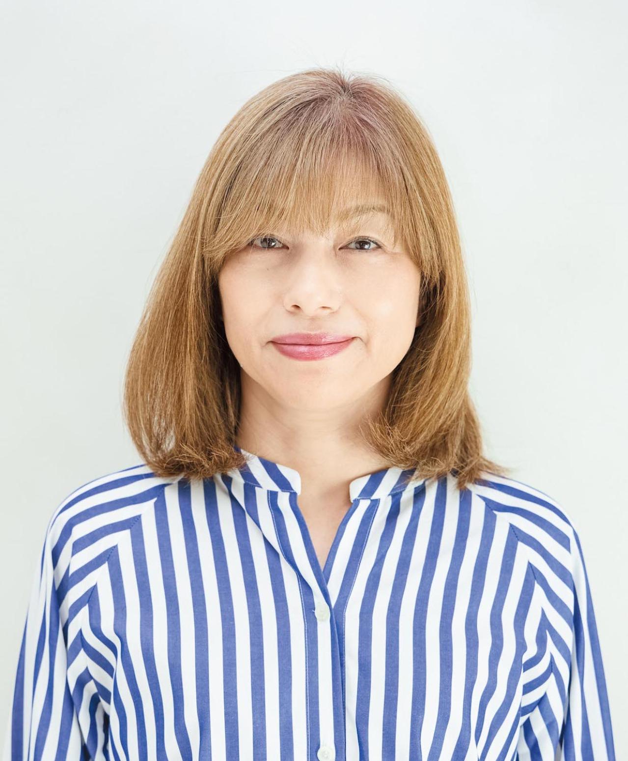 【60代からのミディアムヘア】ZACC・高橋和義さんの提案｜首元のくびれと毛先のハネで若々しく変身！（画像3）