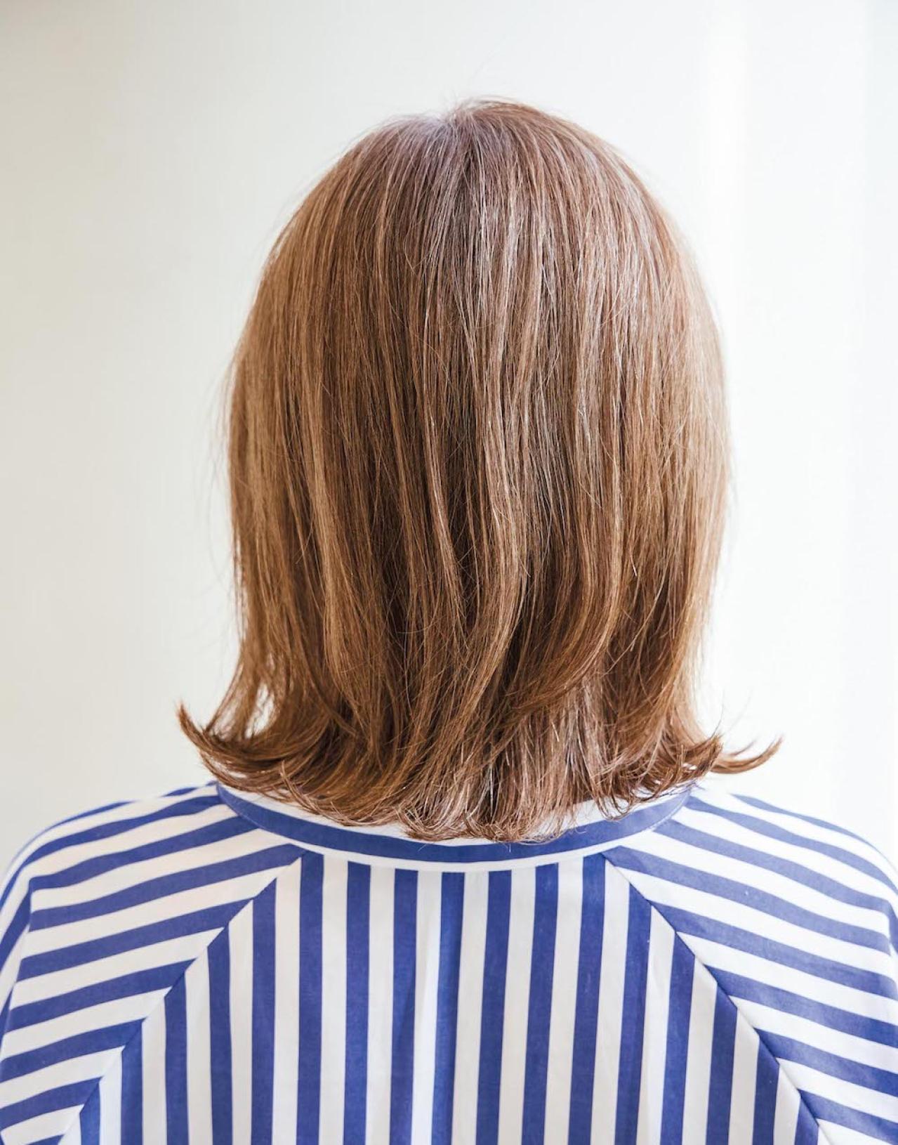 【60代からのミディアムヘア】ZACC・高橋和義さんの提案｜首元のくびれと毛先のハネで若々しく変身！（画像6）