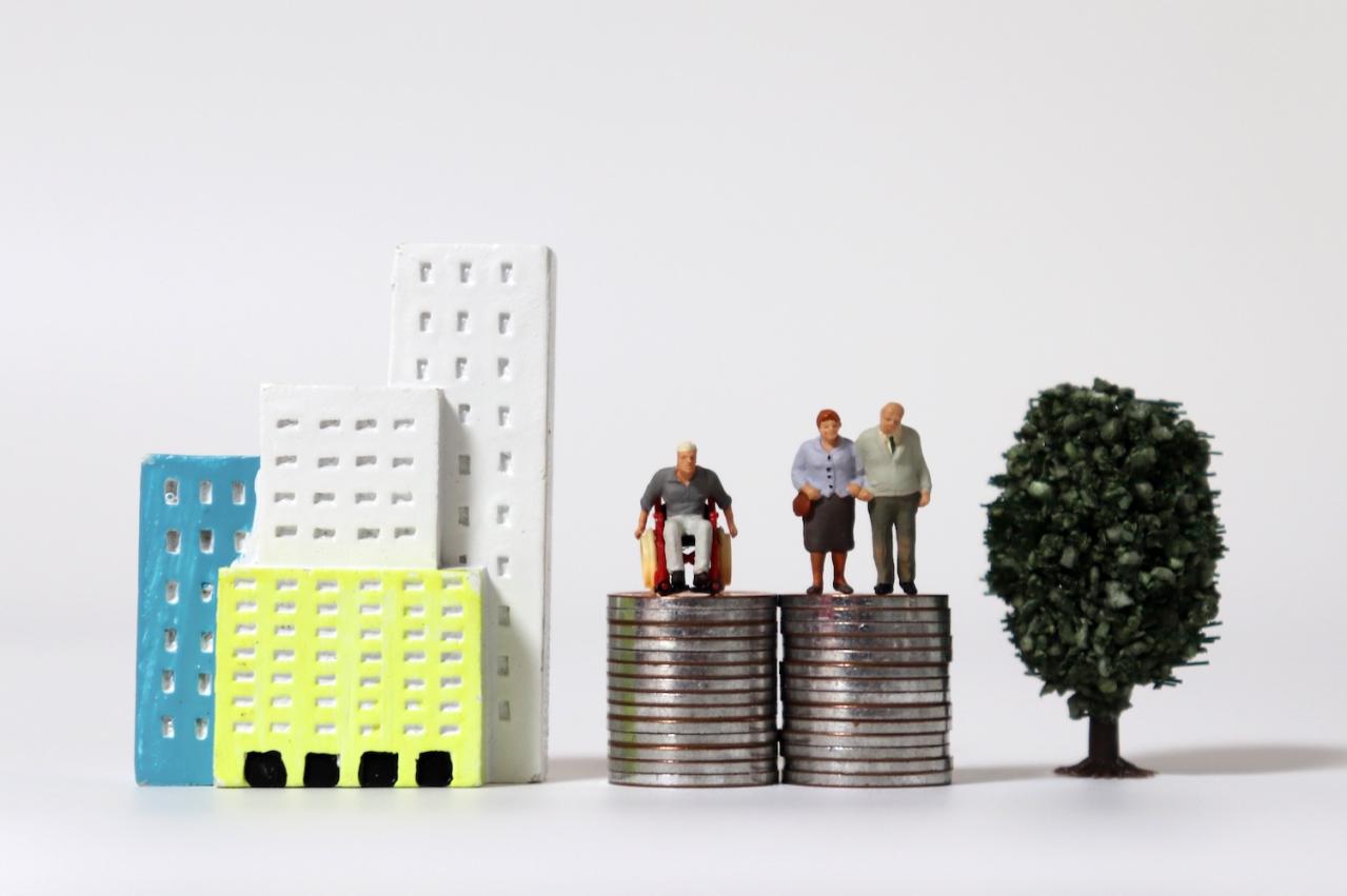 【高齢期のひとり暮らし】正解は戸建て？マンション？プロがすすめる住み替えタイミング時期も