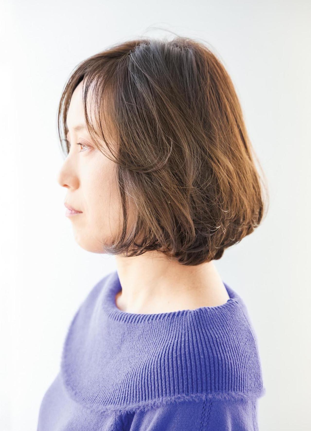 【50代におすすめのミディアムボブ】脱・ぺたんこがかなう！2025年最旬ヘアスタイル2選（画像3）
